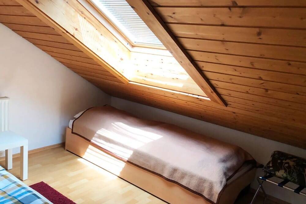 Ganze Wohnung, Ferienwohnung Tannhausen mit privatem Garten, Balkon und Wlan in Aulendorf, Region Bodensee-Oberschwaben