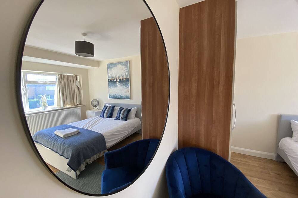 Burnham / Slough Spacious Six Bedroom House in Slough, Berkshire
