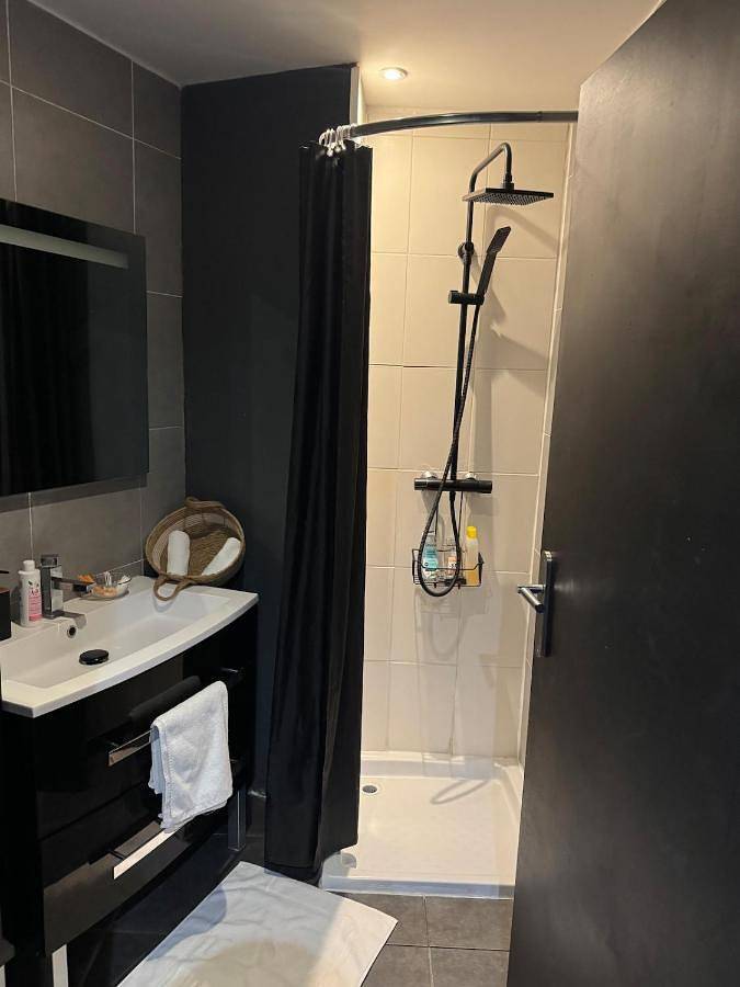 Appartement entier, Romantic suite with hot tub in Hettange-Grande, Moselle