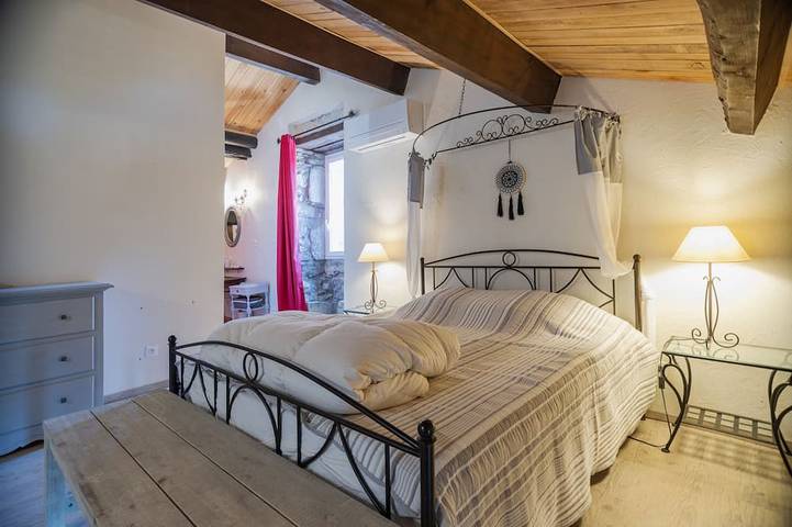 Location de vacances pour 16 personnes, avec piscine ainsi que terrasse et jardin, animaux acceptés à Labeaume - 2