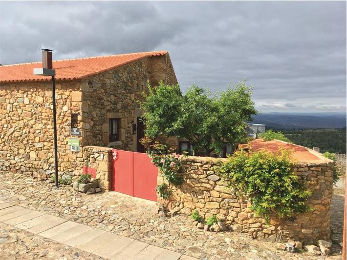 Gîte pour 2 personnes, avec vue et jardin dans Castelo Rodrigo
