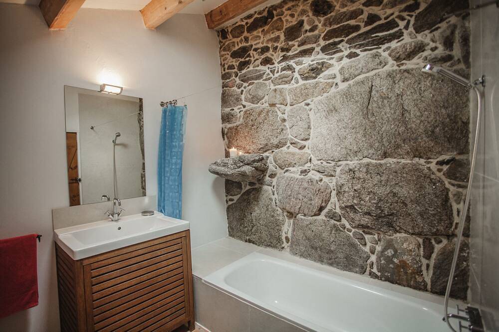 Una de dos casitas privadas y íntimas. Rodeada de naturaleza. in Moraña, Provincia de Pontevedra