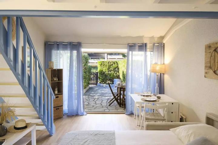 Studio pour 4 personnes, avec terrasse et piscine