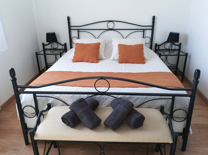 Gîte pour 6 personnes, avec terrasse et jardin