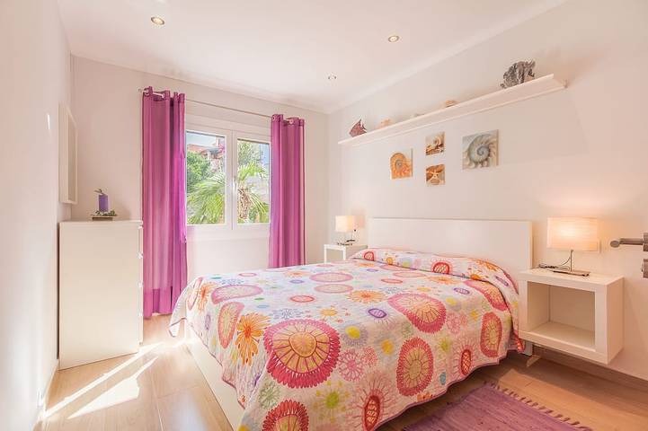 Wohnung im 1. Stock mit privatem Pool in der ruhigen, schönen Strände von Cala. in Cala Sant Vicenc, Pollença