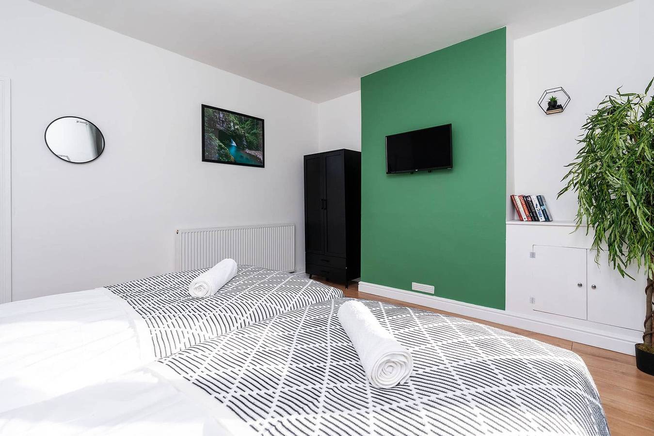 Discount      6 Beds   Garden   4 Bed 1 Bath House in Wakefield, West Yorkshire