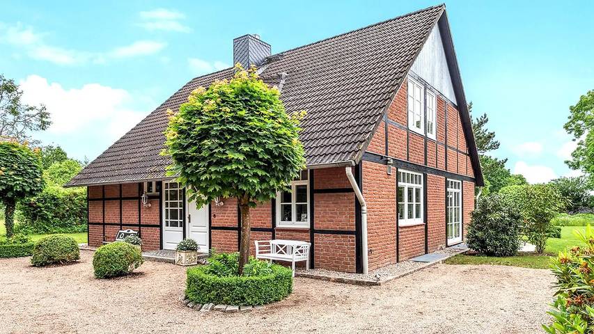 Ferienhaus für 10 Personen, mit Sauna und Garten sowie Terrasse und Pool