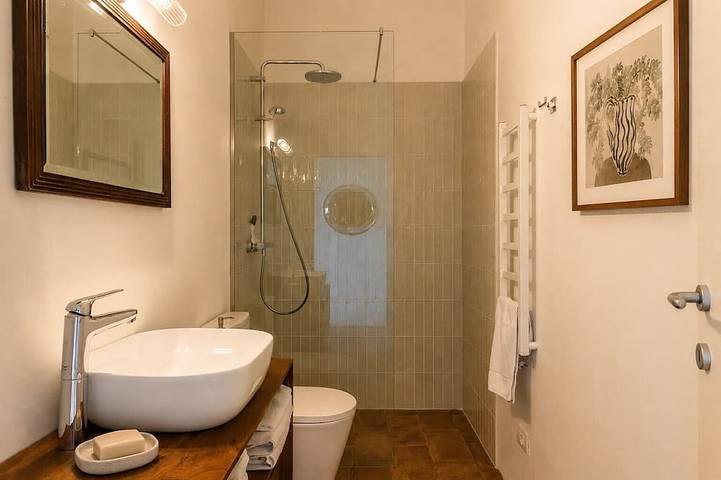 Appartamento intero, Panoramic Views in the Heart of Tuscany, Historic Borgo Apartment with balcony. in Sinalunga, Siena e dintorni