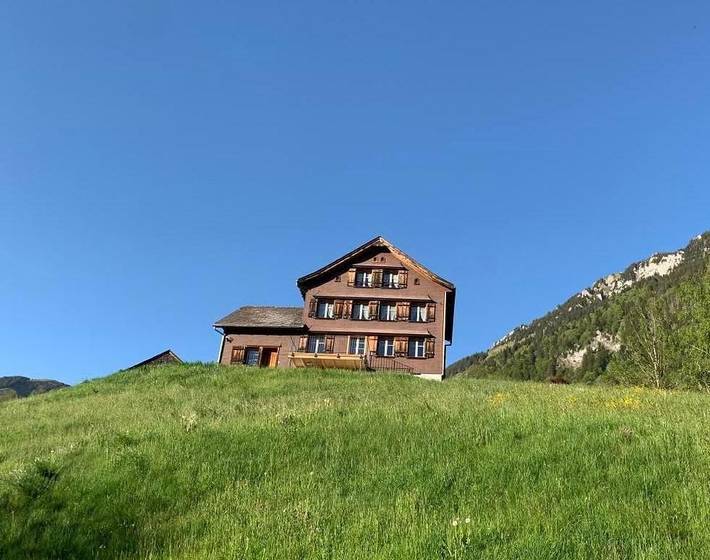 Glamping voor 10 personen, met tuin en balkon in Zwitserland