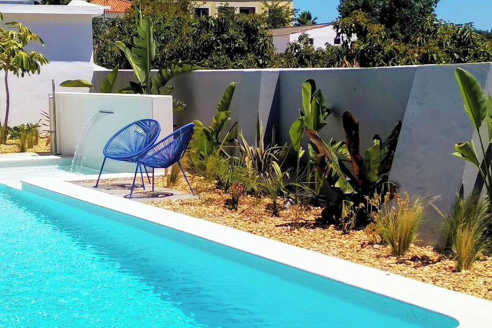 Ganze Wohnung, Homerez - Modernes Apartment in Estói mit Gemeinschaftspool. in Estoi, Faro