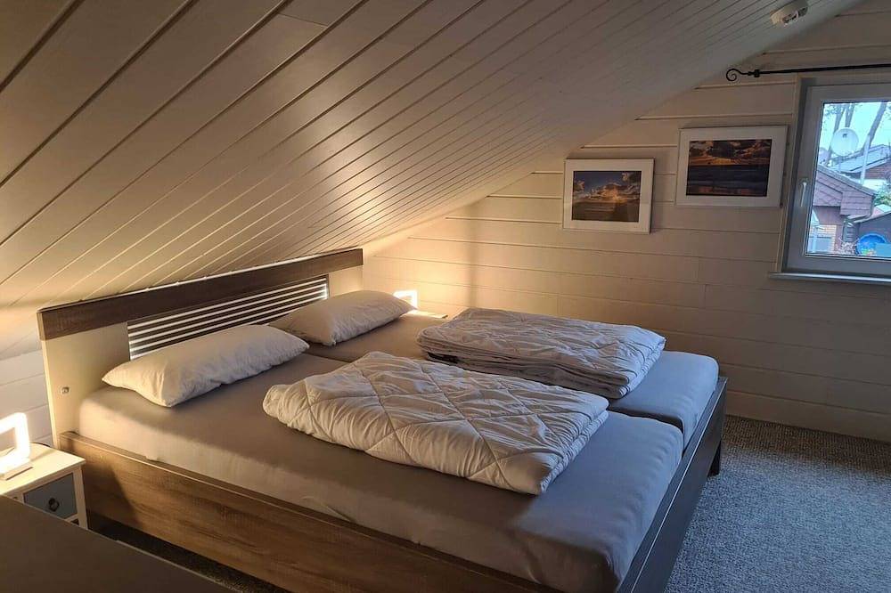 Schönes Ferienhaus mit Kamin und kostenlosem W-lan direkt am Ostseestrand in Priwall, Lübeck