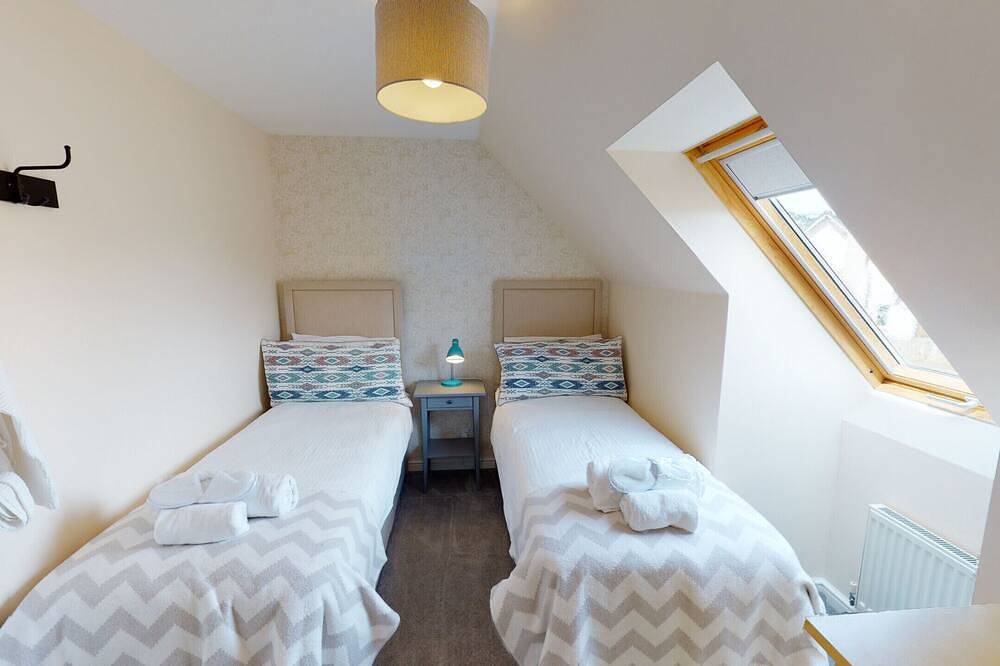 Eagle Lodge - Aviemore hot tub lodge in Aviemore, Highlands