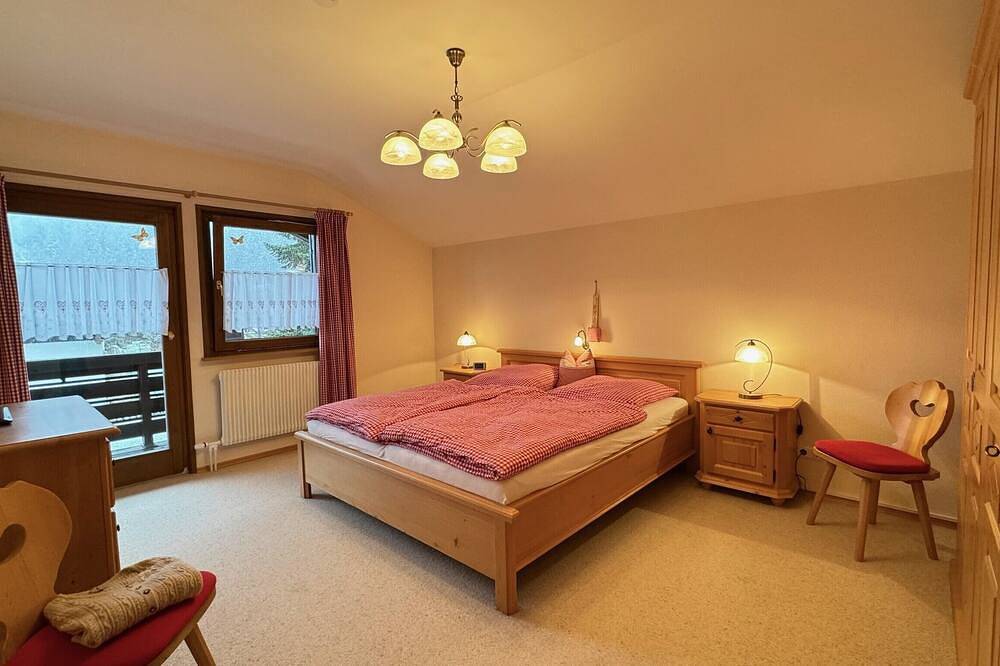 Ferienhaus 153 m², bis 6 Personen, 3 sep. Schlafzimmer, 2 Bäder, Wlan, Terrasse in Unterwössen, Bayerische Alpen