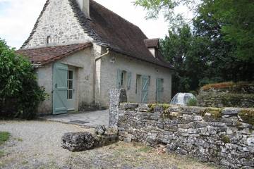 Gîte pour 6 personnes, avec jardin dans Corn