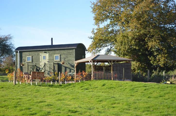 Glamping for 2 people, with Terrace and Garden as well as View in Oxfordshire