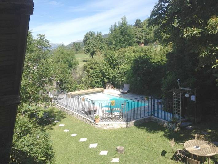 Chambre d’hôte pour 3 personnes, avec Balcon et Terrasse ainsi que Jardin et Piscine