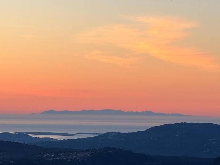 Location de vacances pour 6 personnes, avec vue et piscine à Mons (Var)