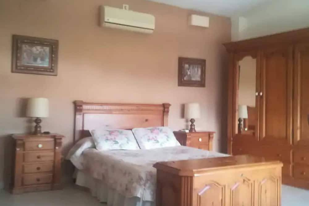 Homerez - Charming 120 m² house in Úbeda with pool in Úbeda, Jaén Province