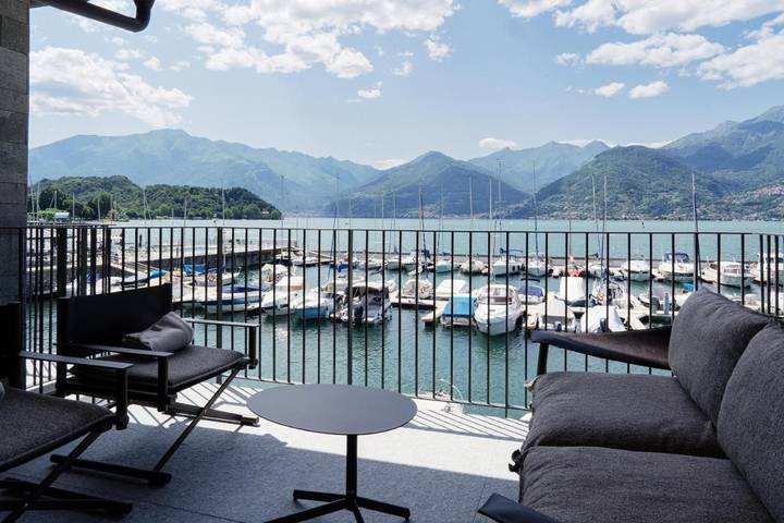 Cottage per 3 persone, con giardino e vista lago nonché piscina e panorama sul Lago di Como