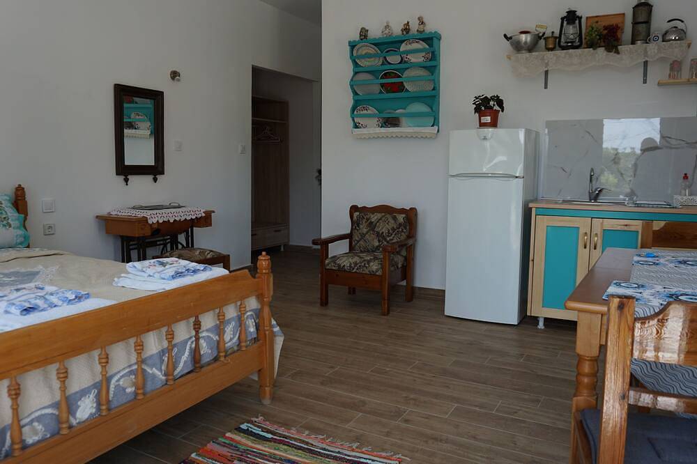 Ganze Wohnung, New studio 5 minutes to faliraki center and 3 minutes to the beach,fast internet in Faliraki, Rhodos