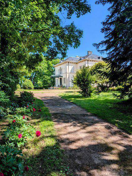 Appartement entier, Apartment in Joncy, Région de Charolles