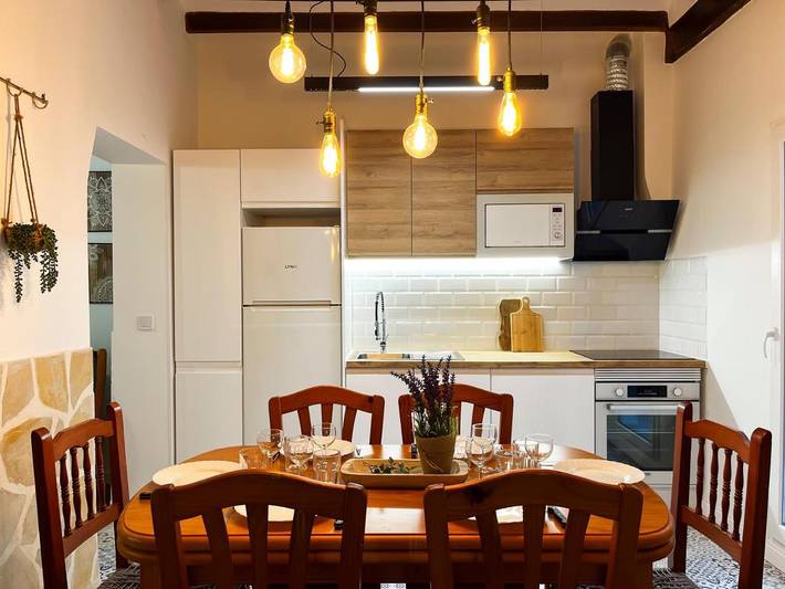 Gîte pour 9 personnes, avec Balcon ainsi que Terrasse et Vue à Bolulla