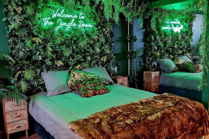 Appartement entier, Évasion tropicale Suite Jungle Room in Thiers, Parc Naturel Régional Livradois-Forez