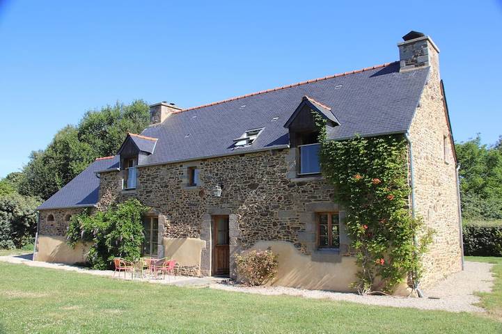 Location de vacances pour 15 personnes, avec Jardin à Baguer-Morvan