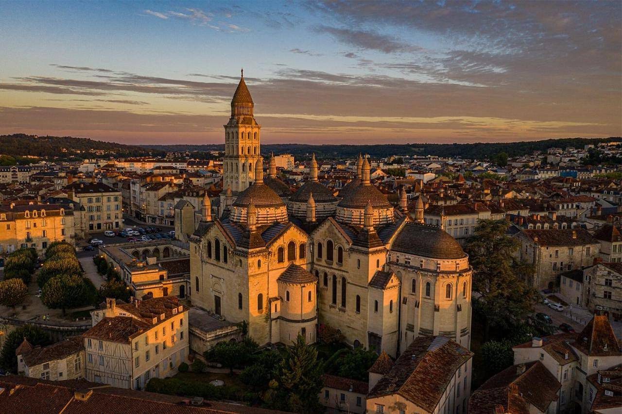 Appartement entier, One-Bedroom Apartment in Périgueux, Périgord Blanc