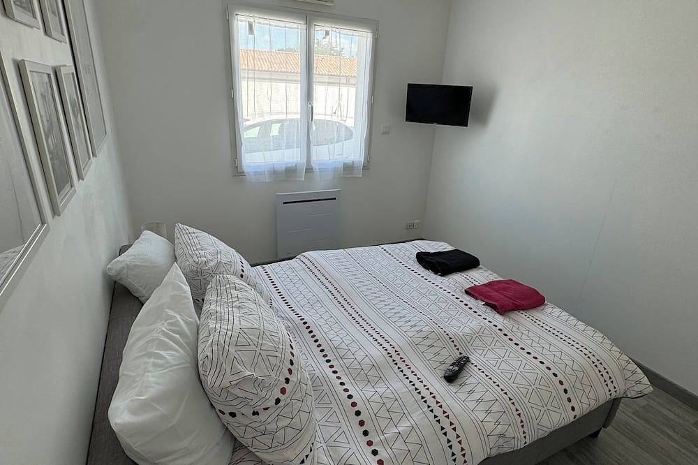 The house on avenue du cap ferret in Saint-Jean-d'Illac, Bordeaux region