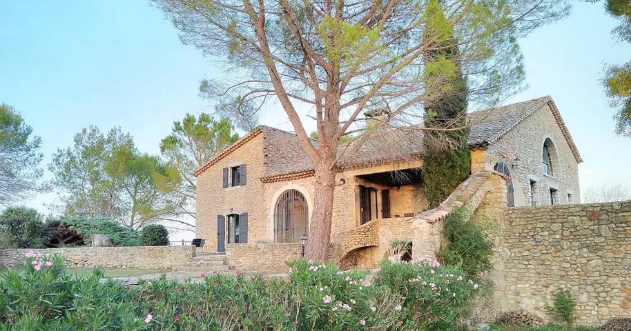 Location de vacances pour 15 personnes, avec jardin ainsi que vue et piscine à Rousson - 2