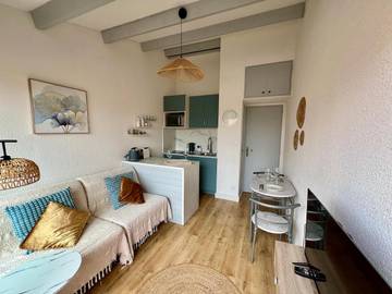 Gîte pour 2 personnes, avec vue ainsi que piscine et jardin dans Plage Ulysse