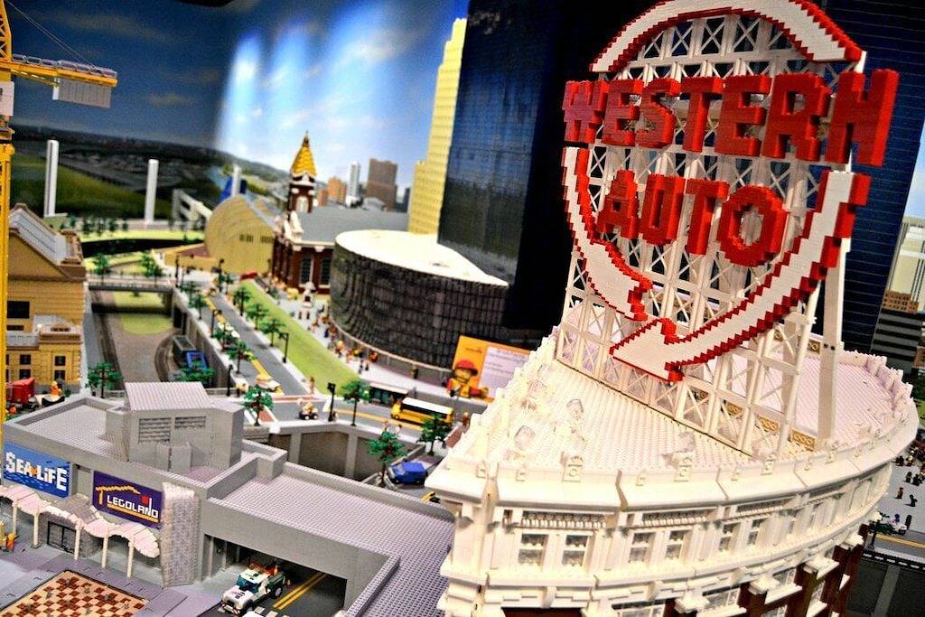 Downtown, 5 Stars, 65\" Tv, 4 Br / 3 baths En-suite, Updated, walkable, Book Now in Kansas City, Missouri