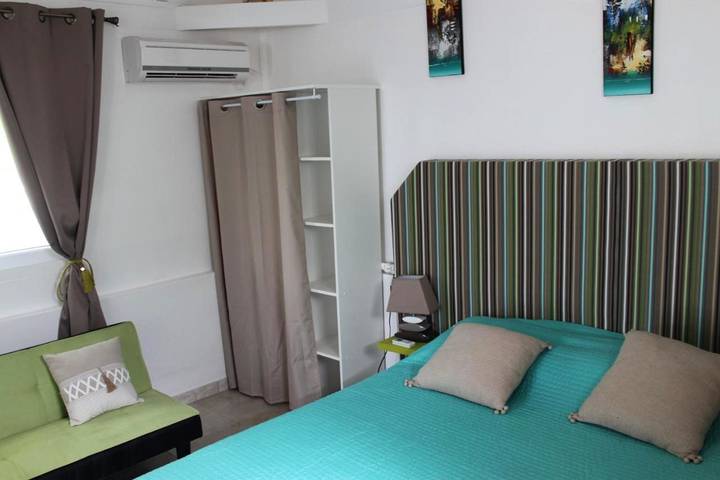 Gîte pour 2 personnes, avec jardin ainsi que piscine et bassin pour enfant en Martinique - 3