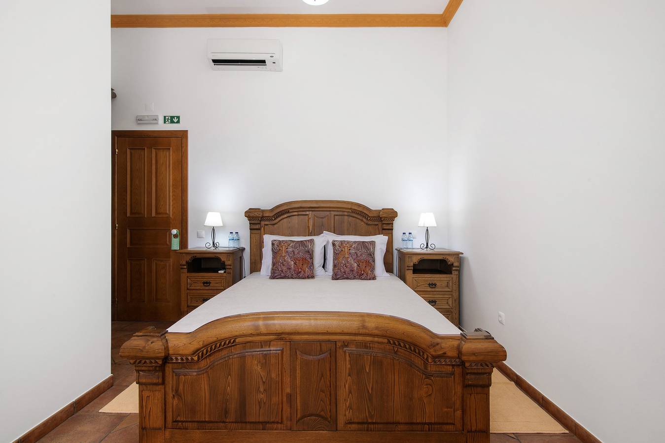 Room 'Quarto Salmão - Countryside View' with Shared Pool, Wi-Fi and Air Conditioning in Mértola, Beja Distrikt