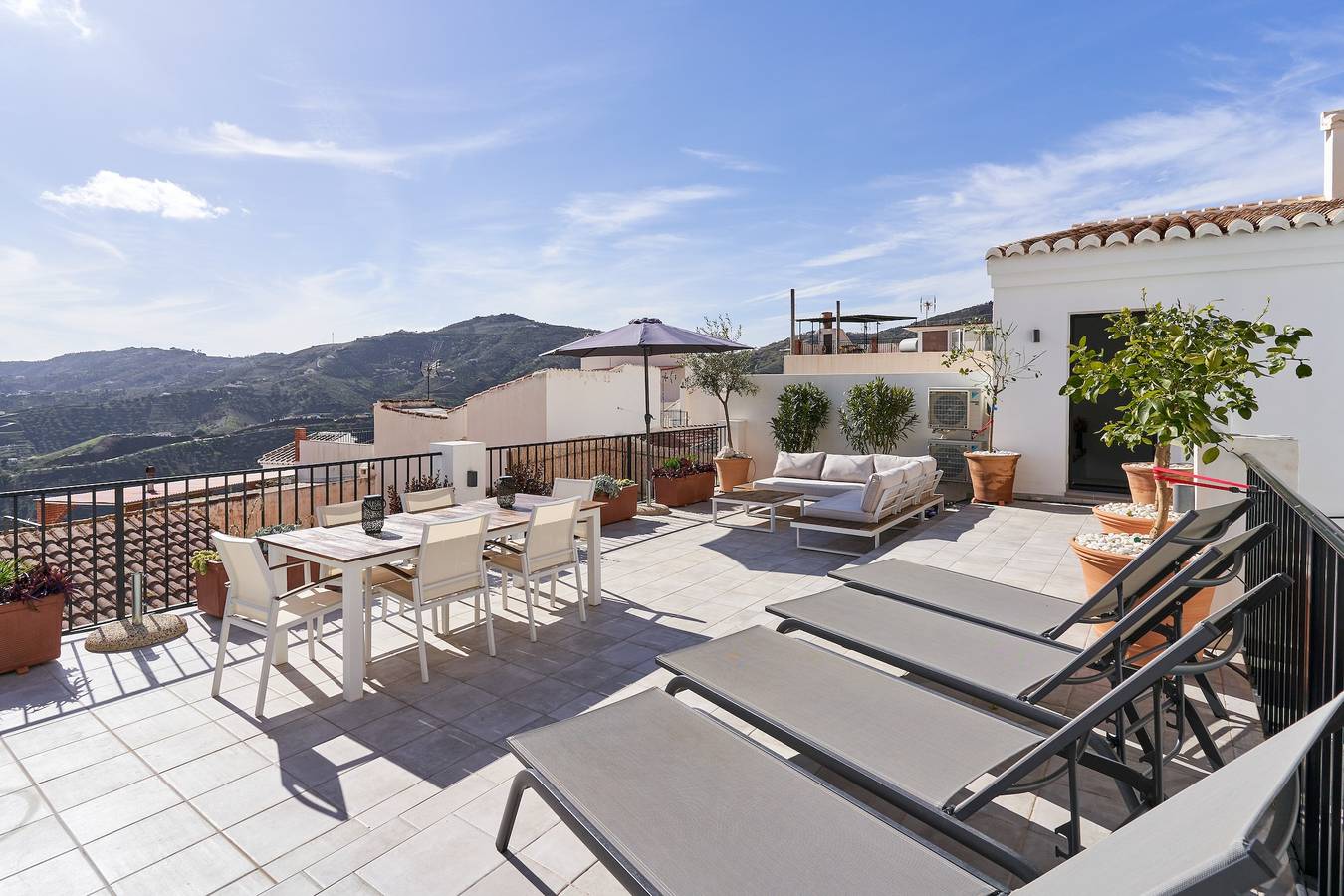 Ferienhaus "El Cine" mit Bergblick, Pool & Wi-Fi in Canillas de Albaida, Málaga Provinz