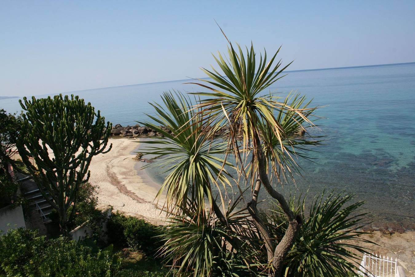 Ganze Ferienwohnung, Villa Laura liegt direkt am Meer mit direktem und privatem Zugang zum Strand in Pizzo, Vibo Valentia Provinz