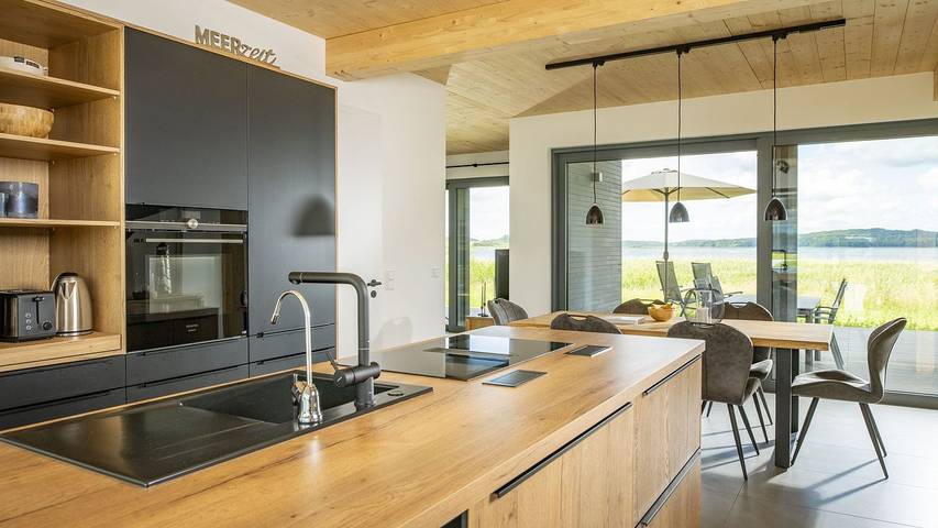 Ferienhaus für 8 Personen, mit Garten und Seeblick sowie Sauna in Bergen auf Rügen