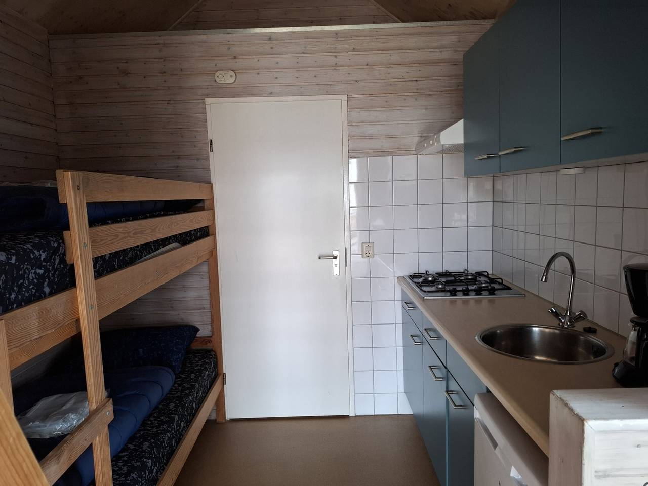 Charmantes Tiny House für 4 Personen mit Terrasse in Ellemeet in Ellemeet, Zeeuwse Kust