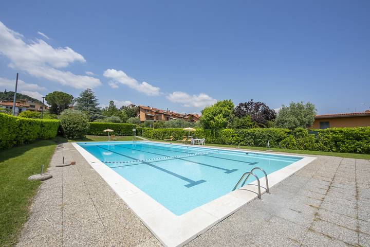Gîte pour 4 personnes, avec piscine et terrasse, adapté aux familles à Padenghe sul Garda - 2