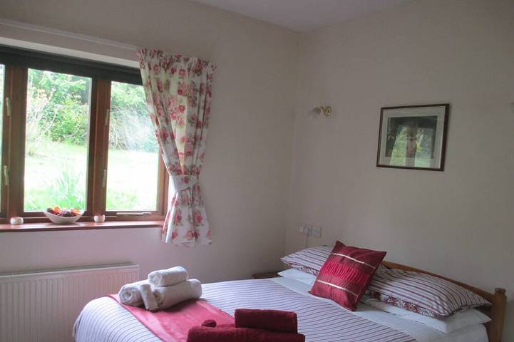 Ruhiger Rückzugsort, zwei Schlafzimmer, zwei Badezimmer (eins en-suite, ein Duschbad) in Pett, Ost Sussex