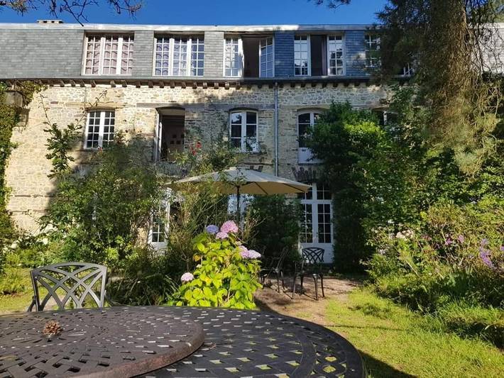 Maison d’hôte pour 2 personnes, avec vue ainsi que terrasse et jardin à Paimpont