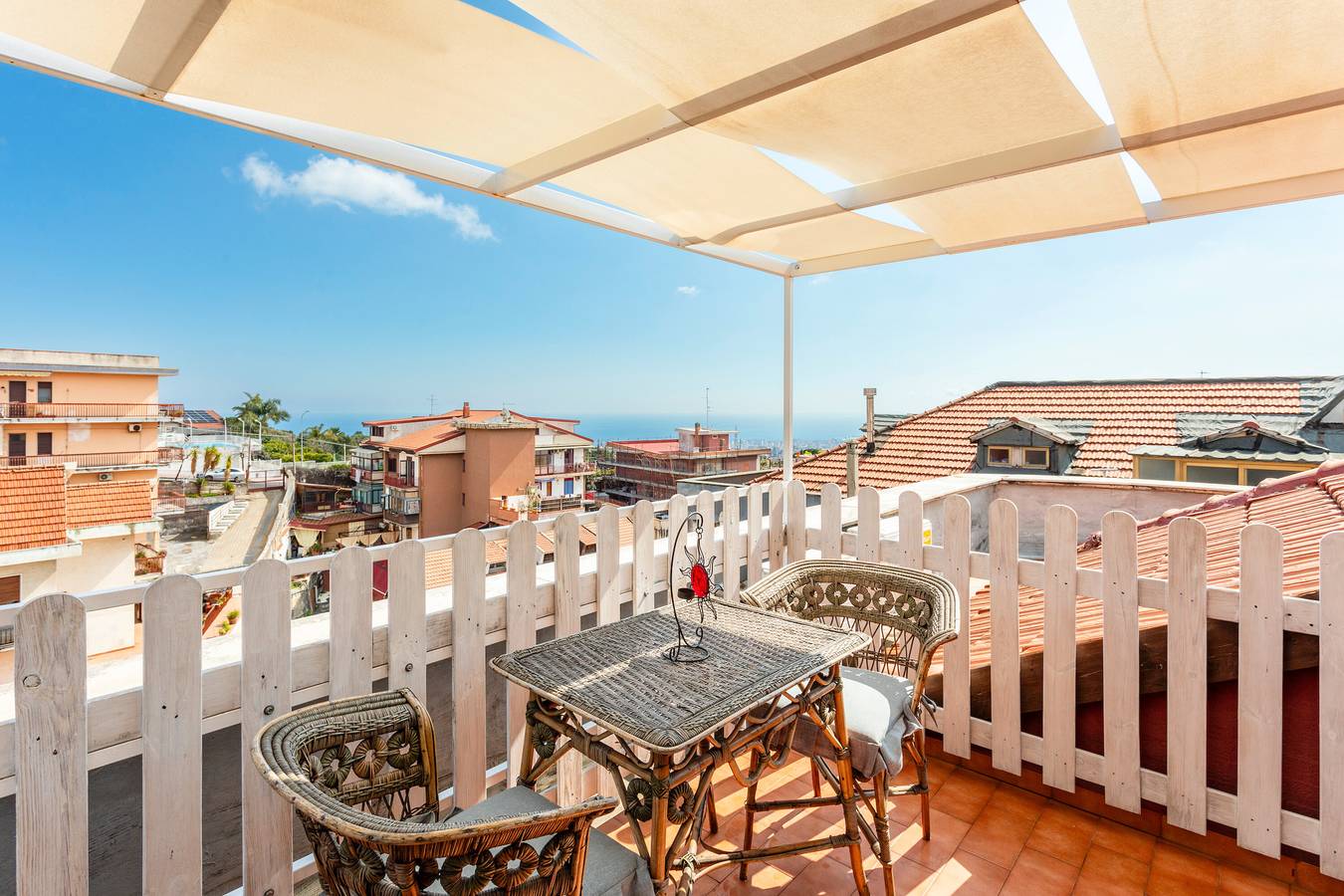 Appartamento intero, Appartamento 'Reale' con terrazza privata, Wi-Fi e aria condizionata in Gravina di Catania, Catania e dintorni