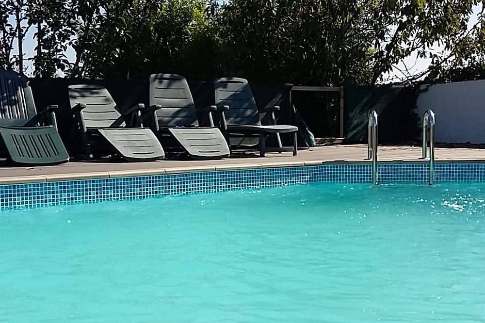 Cottage Dans le charmant village médiéval de la Vendée avec piscine chauffée in Bazoges-en-Pareds, Fontenay-le-Comte
