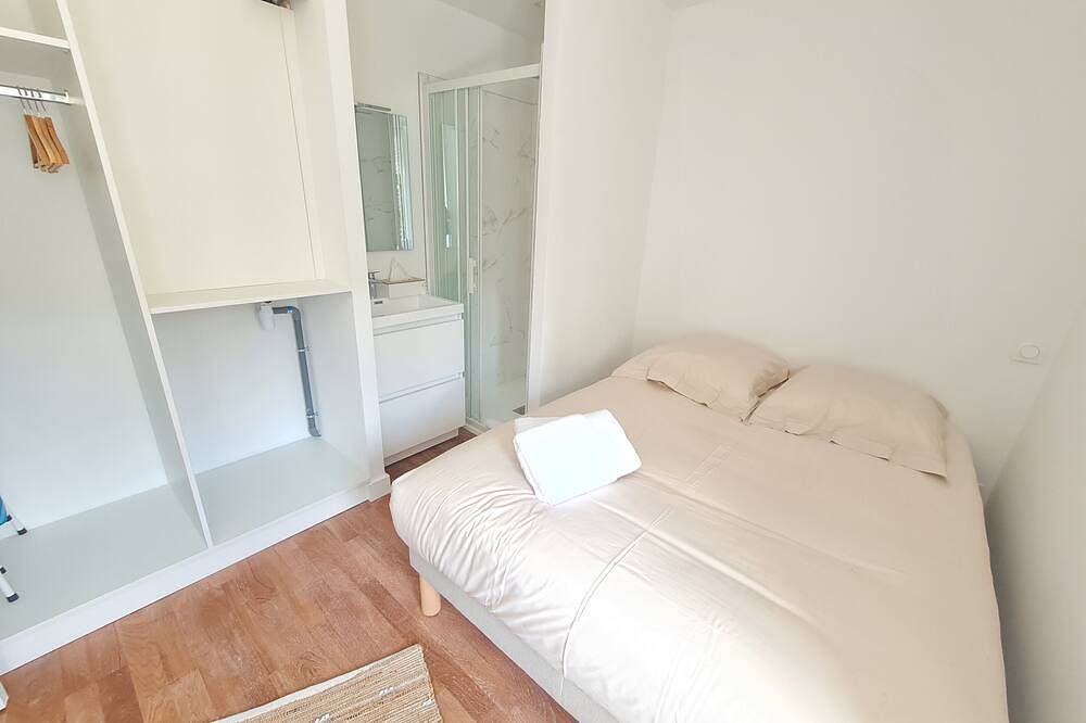 Appartement entier, Le Poulorio 4 - T2 - Proche Gare in Lorient, Côte des Mégalithes