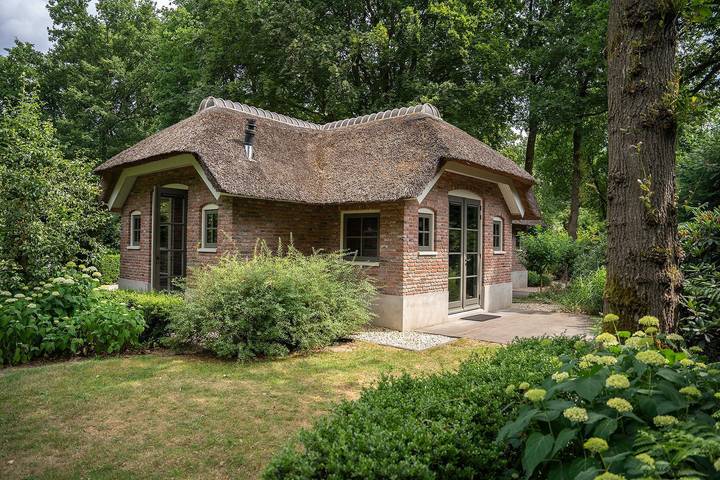 Ferienhaus für 8 Personen, mit Balkon/Terrasse und Terrasse sowie Garten und Sauna in Gelderland
