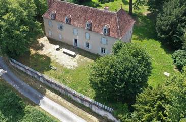 Gîte pour 9 personnes, avec jardin et terrasse, animaux acceptés à Magnac-Laval