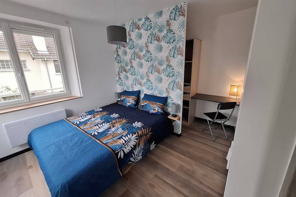 Entire apartment, Charming T3 with private parking space in Aurillac, Aurillac region