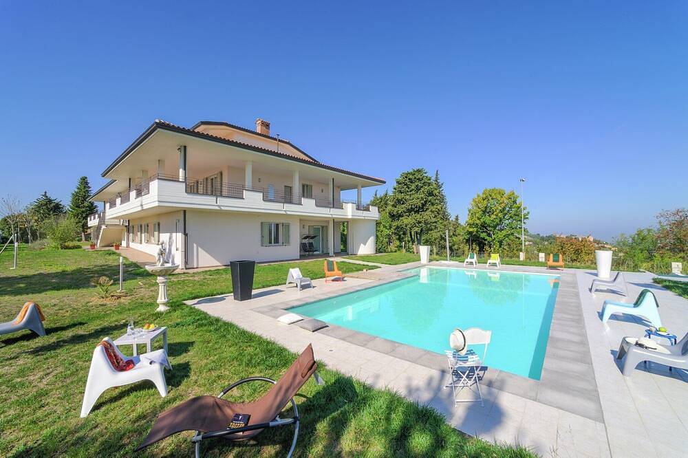 Ganze Wohnung, Wohnung in Tavullia mit Meerblick in Tavullia, Pesaro-Urbino