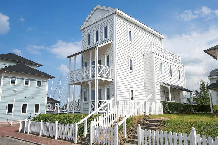 Bungalow voor 8 personen, with Balkon/Terras and Balkon as well as Terras and Tuin in Zuid-Holland